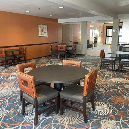 Spark By Hilton La Crosse Onalaska Bagian luar foto