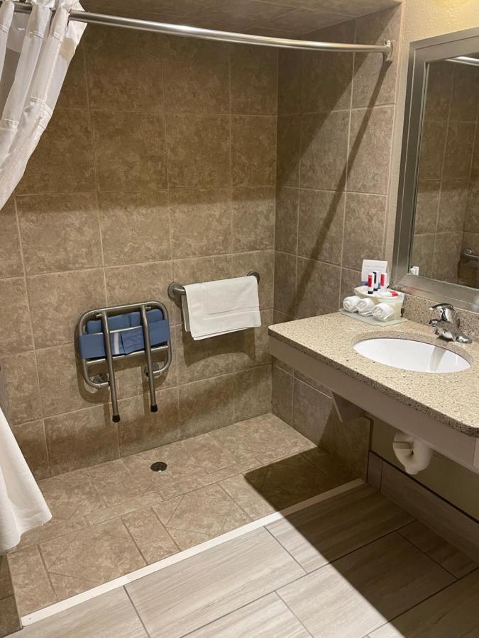 Spark By Hilton La Crosse Onalaska Bagian luar foto