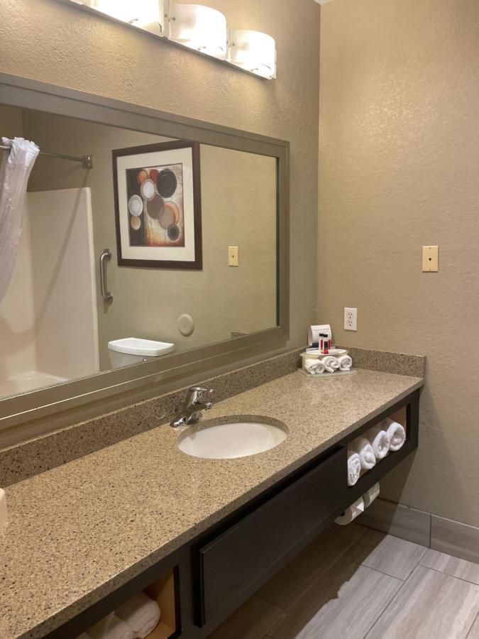 Spark By Hilton La Crosse Onalaska Bagian luar foto